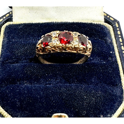 84 - 9ct gold garnet & white gemstone seven stone ring (2.5g)