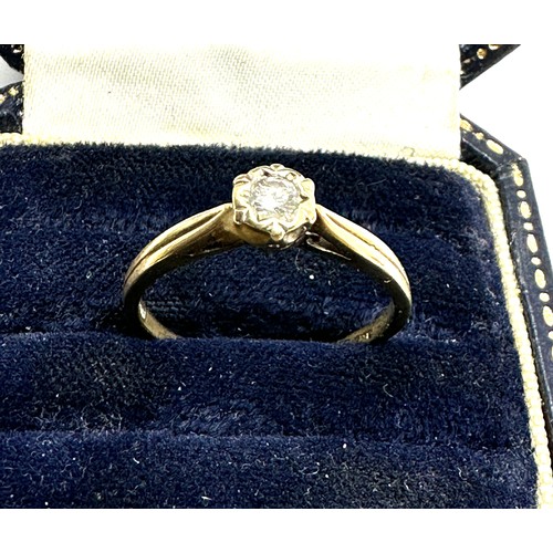 88 - 9ct gold circular cut diamond single stone ring (1.7g)