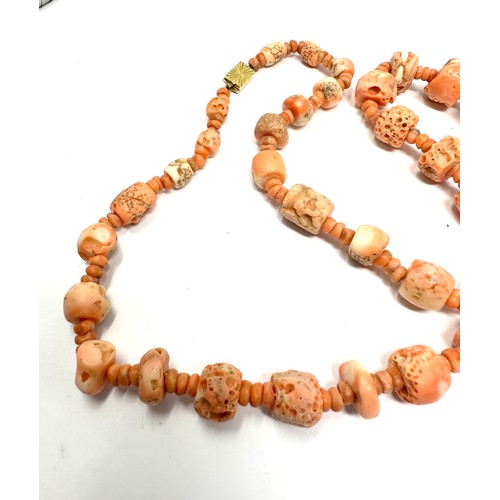 117 - 9ct gold clasp coral single strand necklace (69.7g)