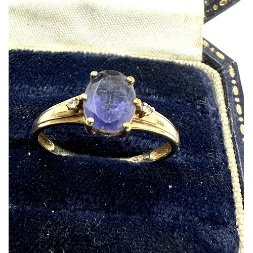 91 - 9ct gold iolite single stone ring (1.4g)