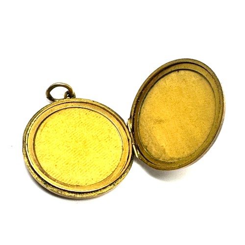 134 - 9ct gold back & front patterned locket (5.4g)