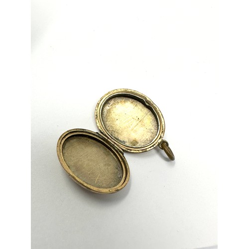 123 - 9ct gold back & font patterned locket (4.4g)