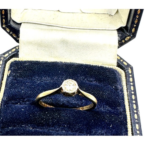 90 - 9ct gold diamond ring (1.2g)