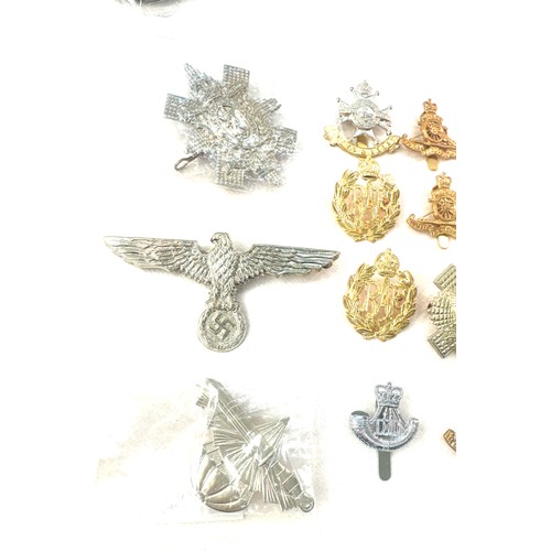 496 - A lot of twenty mainly military British cap badges