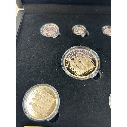 364 - Hattons of London cased 22ct, 2022 Her Majestys Graces Platinum jubilee gold definitive sovereign pr... 