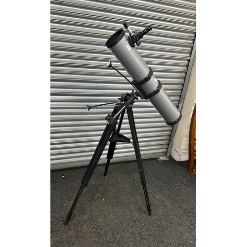 352 - Bushell tele scope model no 78- 9518 and stand