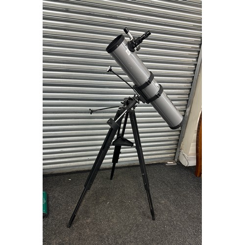 352 - Bushell tele scope model no 78- 9518 and stand