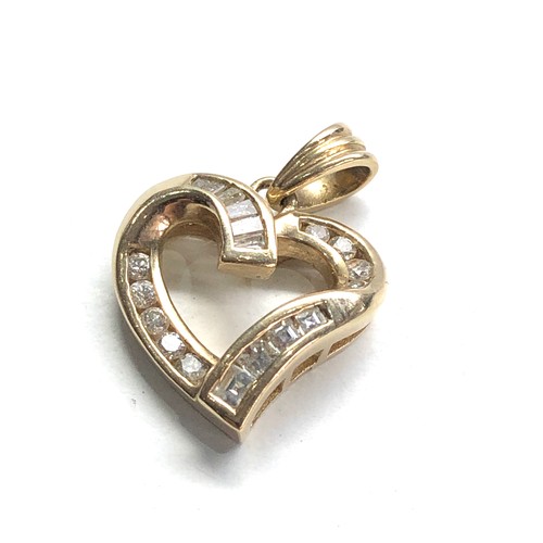 396 - 9ct gold diamond heart pendant 0.25ct diamonds weight 2g