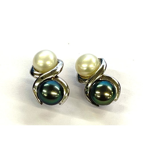 400 - 9ct white gold pearl & peacock pearl stud earrings - does not have matching backs