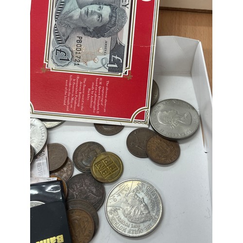 545 - Selection of vintage and later money