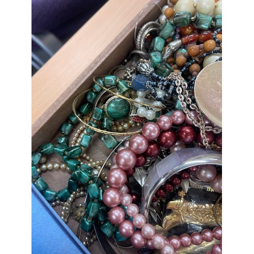 272 - Large selection of vintage and later costume jewellery