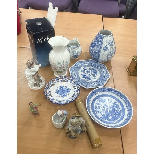 193 - Selection of porcelain items to include Coalport, Aynsley etc