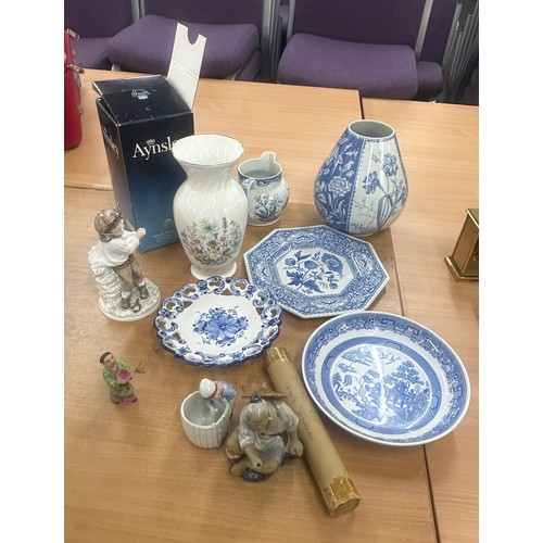 193 - Selection of porcelain items to include Coalport, Aynsley etc