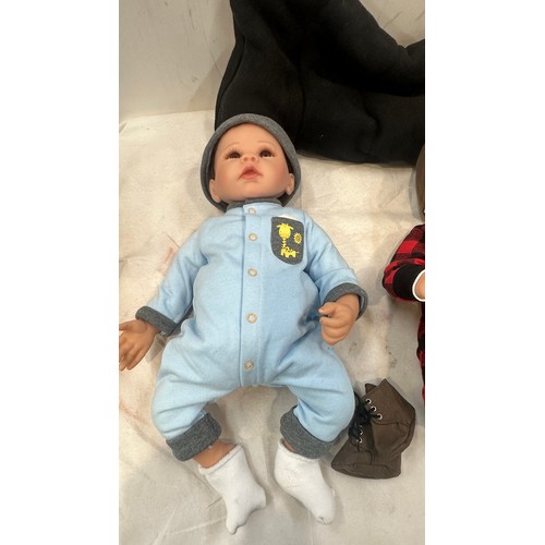 178 - Two realistic baby dolls 'Ashton Drake'