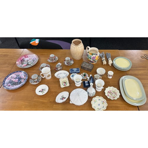 267 - Selection of porcelain items to include Shelley bowl and pin dishes, Lena Liu plates, Wedgwood etc