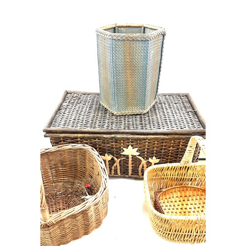 147 - Selection of assorted wicker baskets and boxes