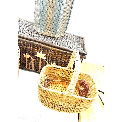 147 - Selection of assorted wicker baskets and boxes