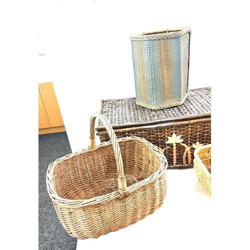 147 - Selection of assorted wicker baskets and boxes