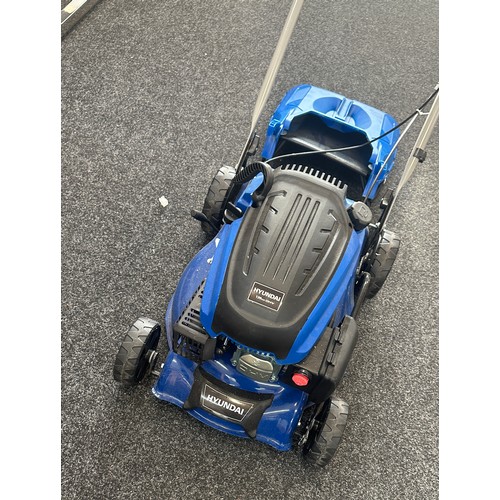 100A - Hyundai petrol lawn mower, untested