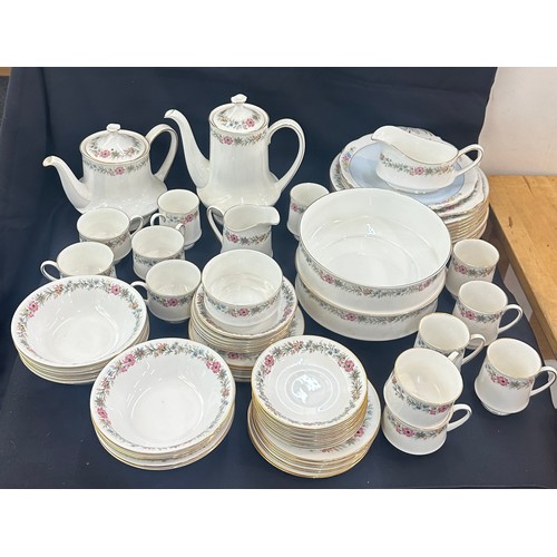 153 - Large selection of Paragon Belinda tea/ coffee and dinner part set includes tureens, bowls, plates e... 