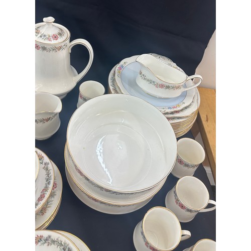 153 - Large selection of Paragon Belinda tea/ coffee and dinner part set includes tureens, bowls, plates e... 