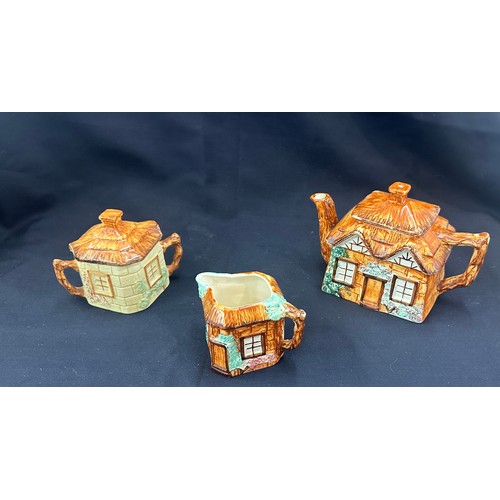 616 - Three pieces of vintage cottage ware