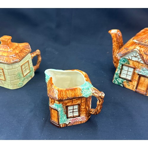 616 - Three pieces of vintage cottage ware