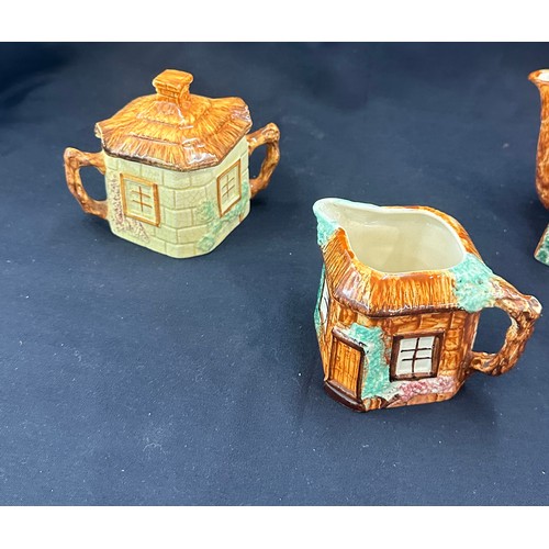 616 - Three pieces of vintage cottage ware