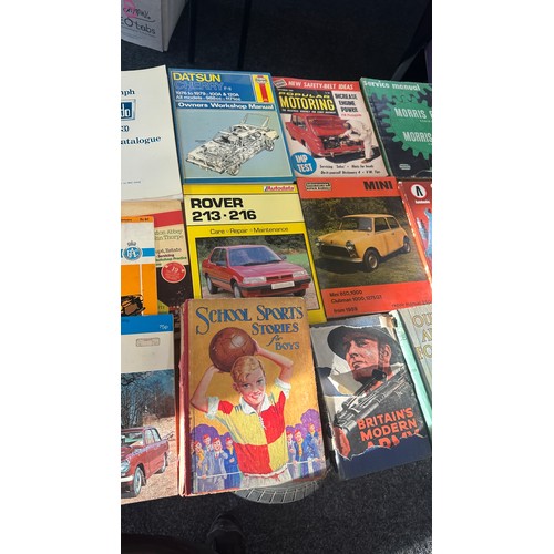 257 - Selection of vintage books includes Autodata, Britain moden art etc