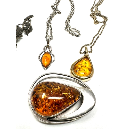 279 - selection of silver & amber jewellery brooches & pendant necklaces weight 26g