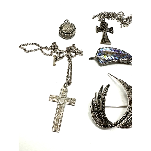 283 - Selection of vintage silver jewellery includes brooches pendant necklaces lockets etc weight 65g