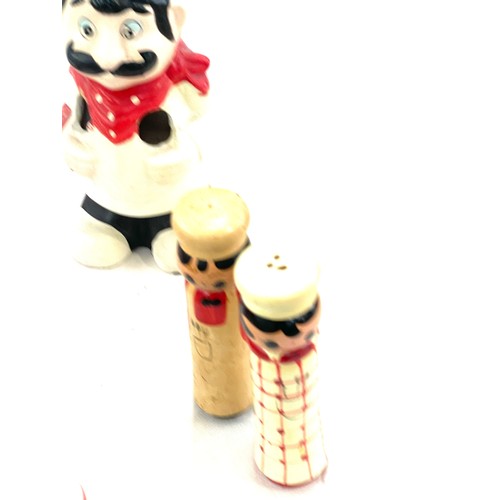 189 - Selection of novelty salt and pepper pots etc