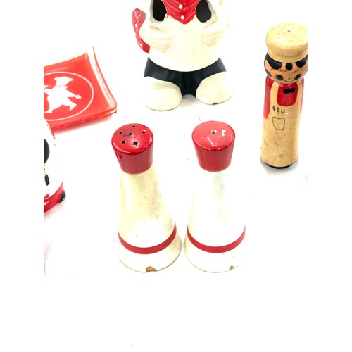 189 - Selection of novelty salt and pepper pots etc