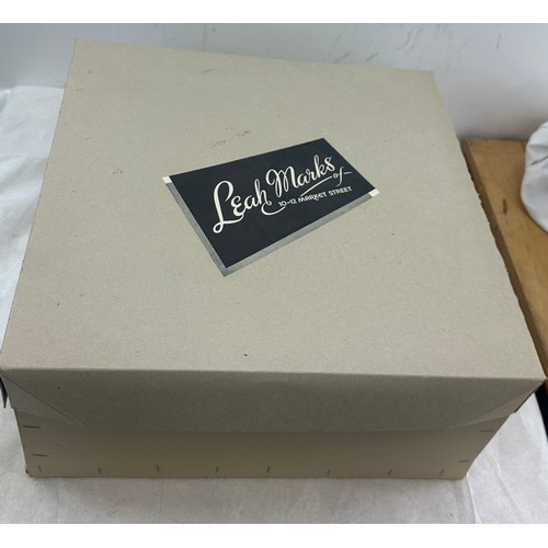 300 - Vintage Leah Marks hat box and hat