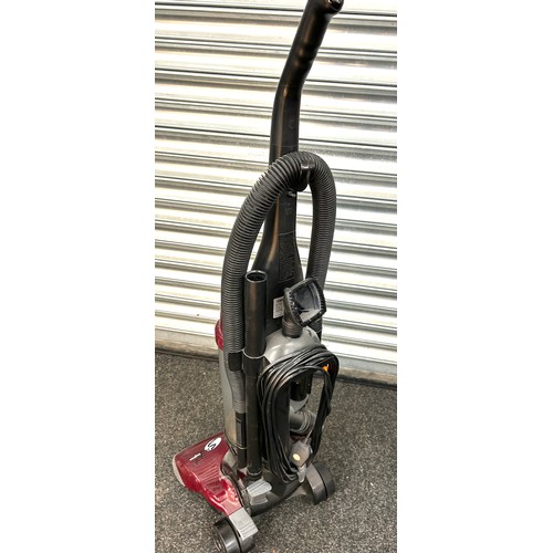 316 - Vax hoover 1600w model swift / bagless