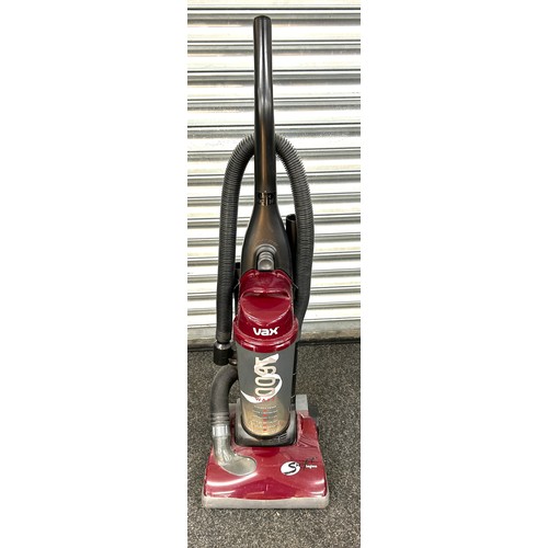 316 - Vax hoover 1600w model swift / bagless