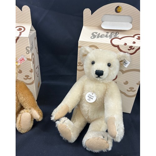 21 - 2 Boxed Steiff bears includes Steiff 1922 replica and 01974