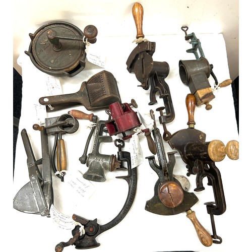 194 - Selection vintage tools to include a fruit press, knife sharpener, Potato ricer, meat grinder etc