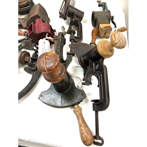 194 - Selection vintage tools to include a fruit press, knife sharpener, Potato ricer, meat grinder etc