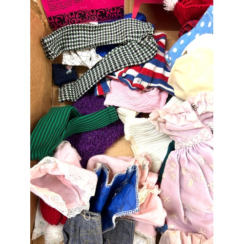 61A - Large selection of vintage Sindy clothes, accessories and wardrobe