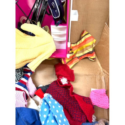 61A - Large selection of vintage Sindy clothes, accessories and wardrobe