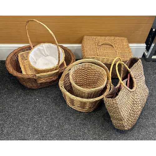 234A - Selection of vintage and later wicker baskets, various designs and styles