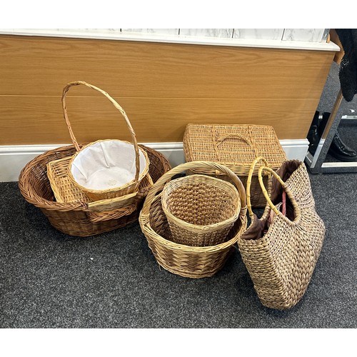 234A - Selection of vintage and later wicker baskets, various designs and styles