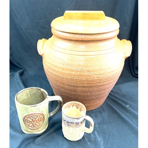 290 - Earthernware jar and two studio pottery mugs