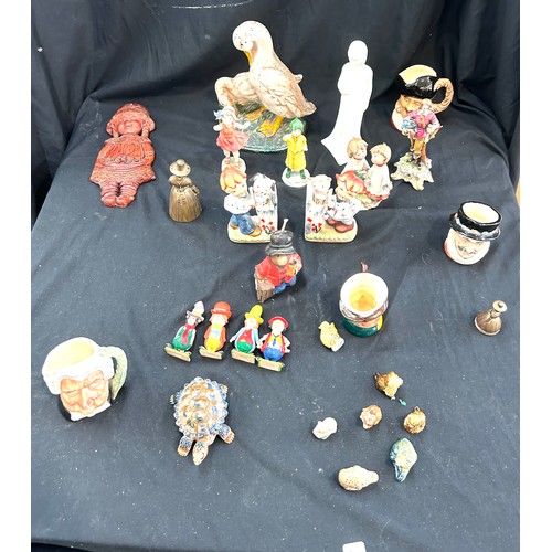 166 - Selection of porcelain figures to include wade etc