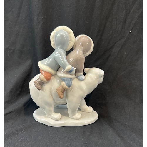 601 - Lladro Polar Bear With Inuit / Eskimo Children, in good overall condition