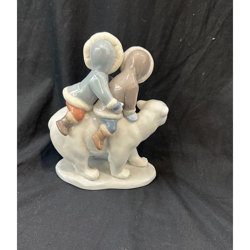 601 - Lladro Polar Bear With Inuit / Eskimo Children, in good overall condition