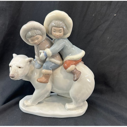 601 - Lladro Polar Bear With Inuit / Eskimo Children, in good overall condition