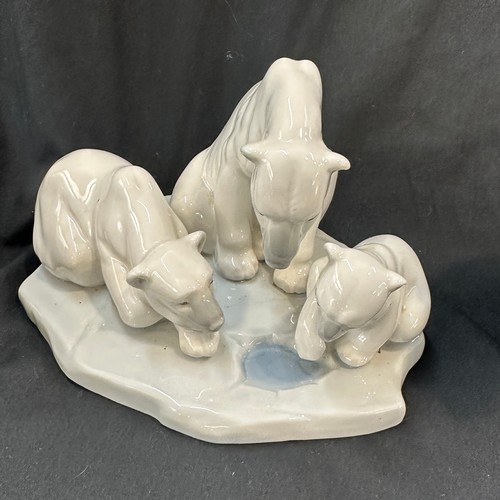 600 - Selection of 3 Lladro Polar bear ornaments, all in good overall condition