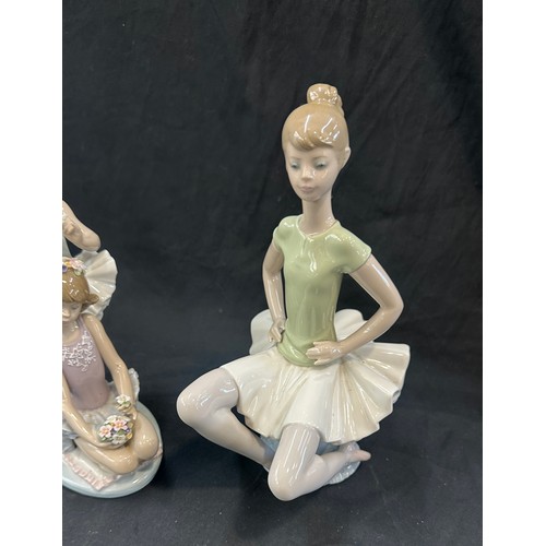 599 - 2 Lladro ballerina figures, both in good overall condition